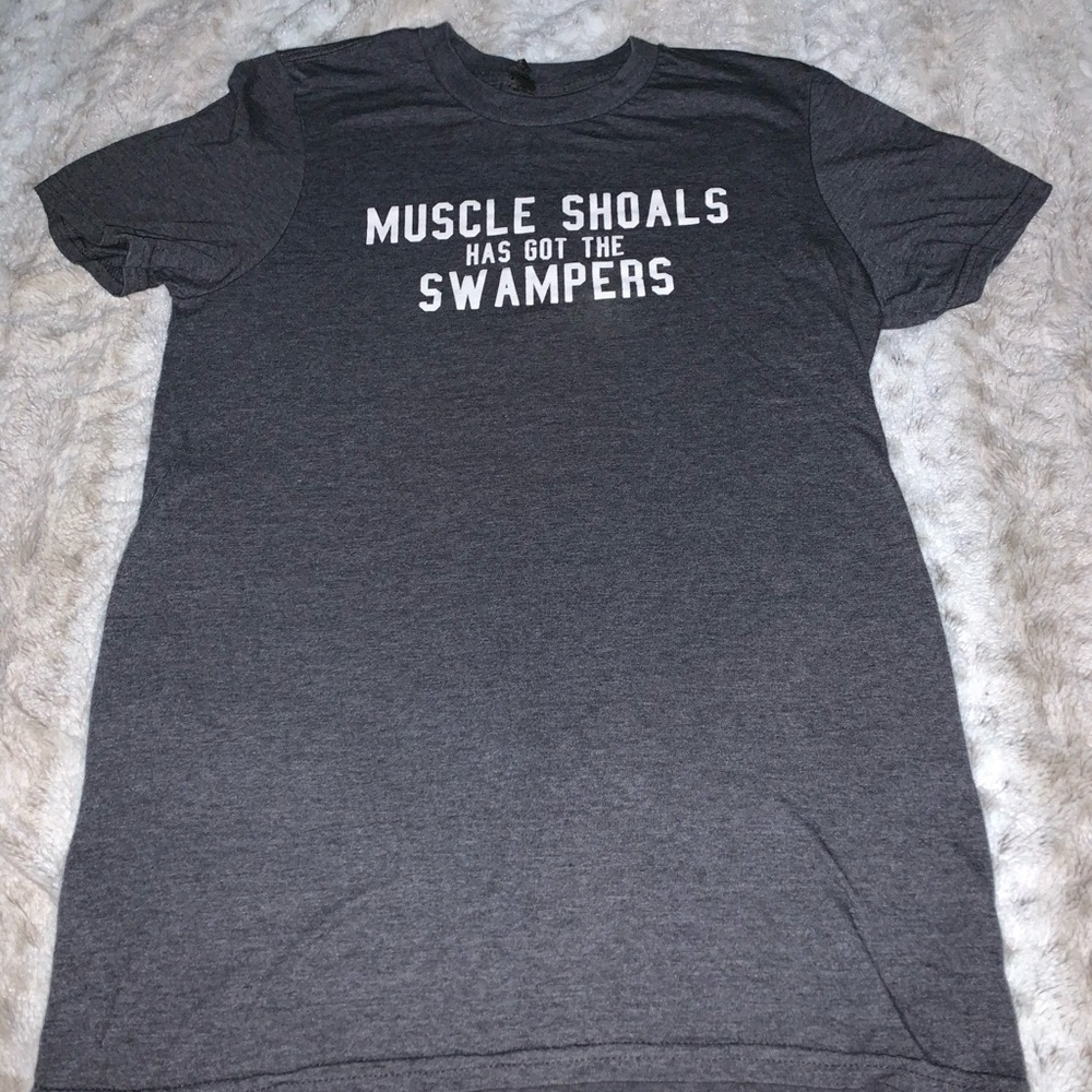 gray t-shirt